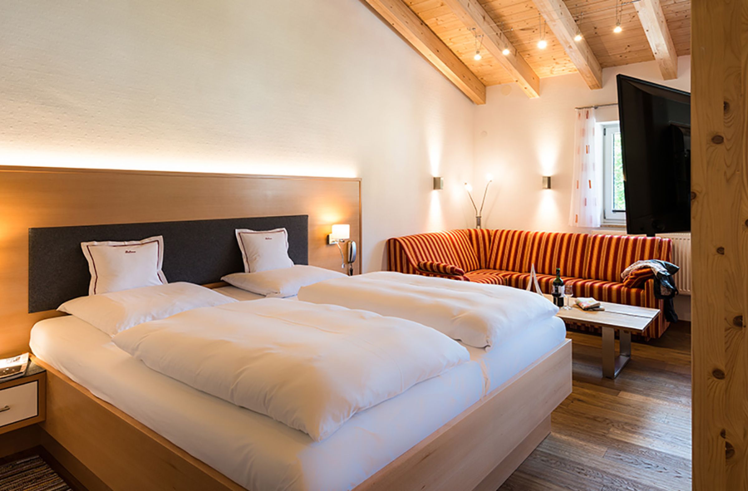Suite Edelweiss 3 im Hotel Bellevue im Kleinwalsertal Suite Edelweiss 3 im Hotel Bellevue im Kleinwalsertal