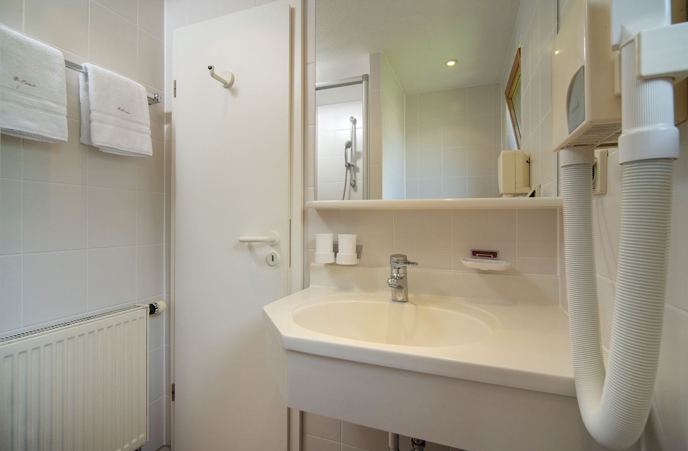 Badezimmer im Hotelzimmer Wilde Männle im Hotel Bellevue im Kleinwalsertal 