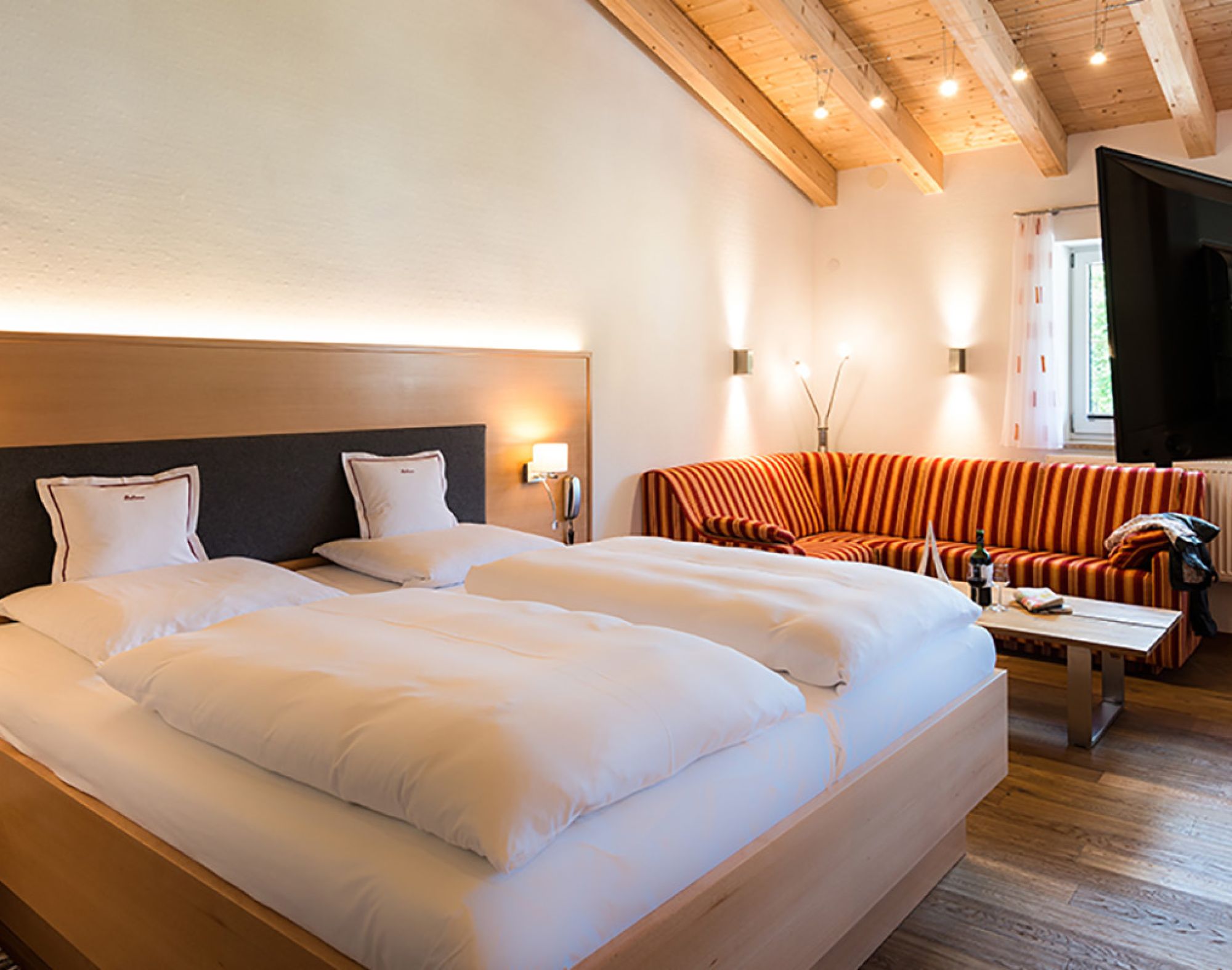Suite Edelweiss 3 im Hotel Bellevue im Kleinwalsertal Suite Edelweiss 3 im Hotel Bellevue im Kleinwalsertal